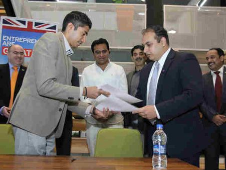 ఒప్పందం కుదిరింది: టీ హబ్‌లో బ్రిటన్ స్టార్టప్ దిగ్గజం లెడ్ మ్యాక్ (ఫోటోలు)