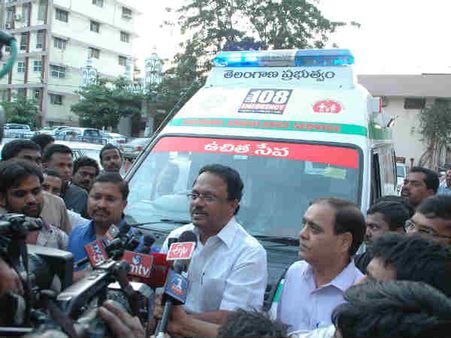 ఉచితసేవగా 108: 'ఆరోగ్య తెలంగాణే కేసీఆర్ లక్ష్యం' (ఫోటోలు)