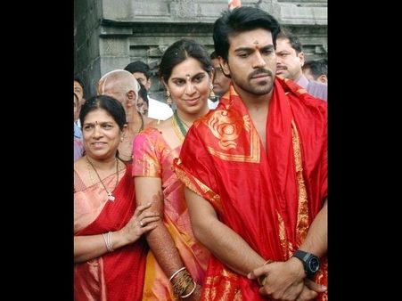 అత్తారింట భార్యతో కలిసి హీరో రామ్ చరణ్: కోటపై ఆసక్తి, సైకిళ్ల పంపిణీ