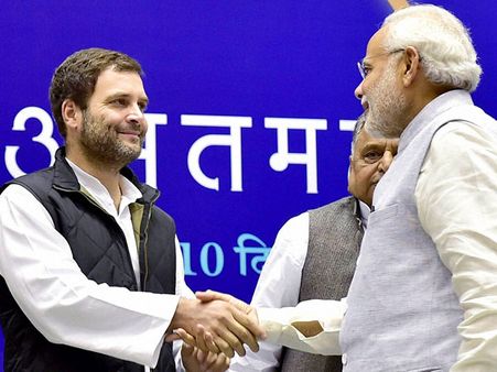 పవార్ బర్త్‌డే: రాహుల్ గాంధీ, మోడీ షేక్ హ్యాండ్స్
