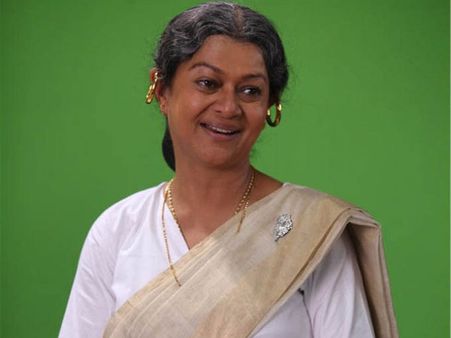 జియా ఖాన్ మృతిపై వార్తలు: మీడియాపై జరీనా ఫైర్