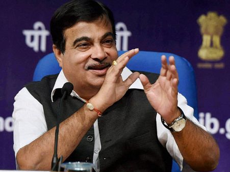 గడ్కరీ సంచలనం: ఆర్టీఓలు బందిపోట్లను మించిపోయారు