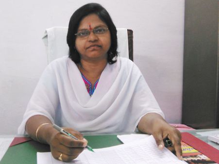 రూ.4 లక్షలతో ఏసీబీకి దొరికిన తమ్ముడు: లొంగిపోయిన కిలాడీ సంధ్య