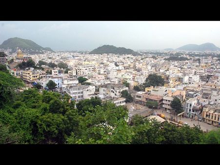 ఆడాళ్ల ప్రాణమానాలతో చెలగాటం: జిల్లాల్లోనూ కాల్ మనీ భూతం