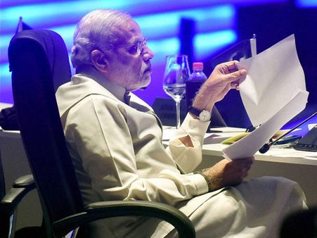 బిజెపిని ధనుమాడి అలసిన ఏఏపీ ఎంపీ, నీళ్లిచ్చిన మోడీ