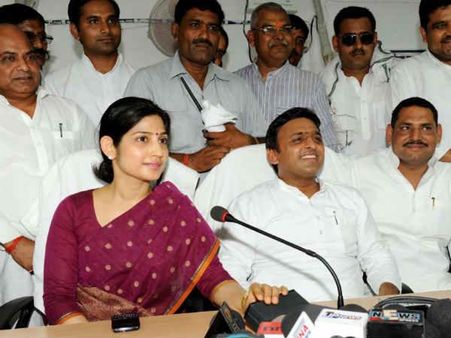 లిప్టులో చిక్కుకున్న సీఎం: ఆందోళనకు గురైన సిబ్బంది