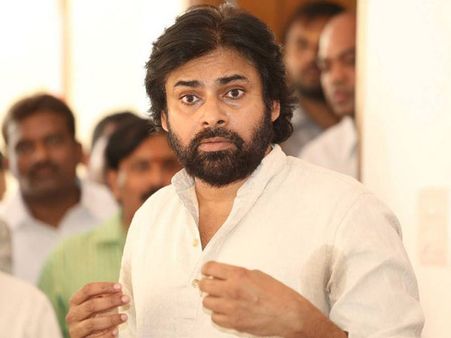 'సర్దార్'ను పక్కన పెట్టి, గ్రేటర్‌లో పవన్ కళ్యాణ్ ప్రచారం చేస్తారా?