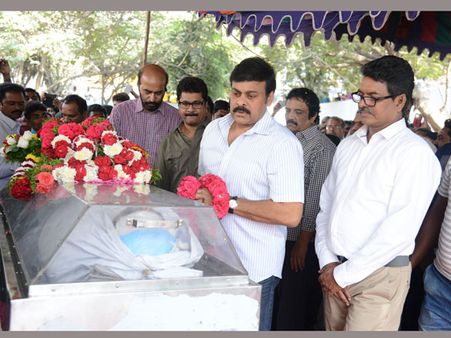 రంగనాథ్ మృతి: బాధాకరమని తలసాని, జీవితం సాఫిగా ఉందన్నారని చిరు