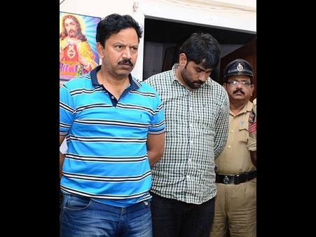 కాల్ మనీ సెక్స్ రాకెట్ కేసు: లొంగుబాటులో నిందితులు?