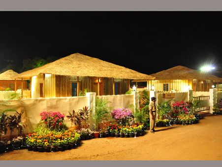 భోజన సదుపాయం ఇలా?: కేసీఆర్ ఫాంహౌస్ నుంచే కూరగాయలు, పూలు