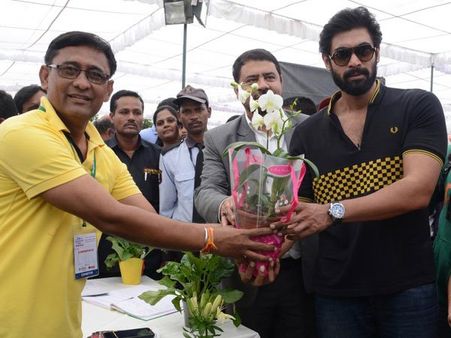 వింటర్ కార్నివాల్: హైటెక్స్‌ సినీనటుడు రానా సందడి(పిక్చర్స్)