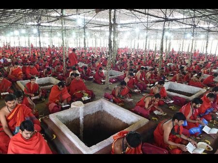 కెసిఆర్ ఆయుత చండీయాగం అగ్నిప్రమాదం, కుటీరాలు పీకేసిన పోలీసులు