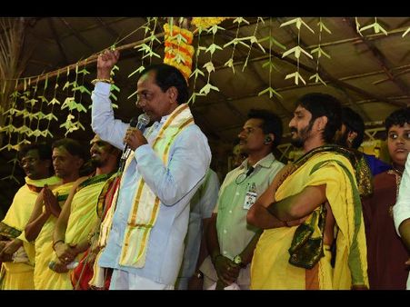 (పిక్చర్స్) గాబరాపడని కెసిఆర్, యాగంలో బాబు: ప్రాయుత చండీయాగమంటే?