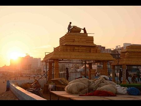 విశాఖ ఉత్సవ్ 2016: ముమ్మరంగా ఏర్పాట్లు, స్టేజ్ ఇదే (ఫోటోలు)