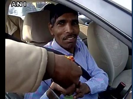 సరి-బేసిపై ఇలా: ఏం చేయను.. గీత దాటి చేతులెత్తేశాడు (పిక్చర్స్)