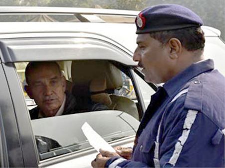 కేజ్రీవాల్ రూల్‌ను బ్రేక్ చేసిన బీజేపీ ఎంపీ, ఫైన్