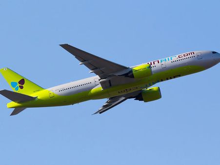 తెరుచివున్న డోర్: గాలిలోనే విమానం దారిమళ్లింపు