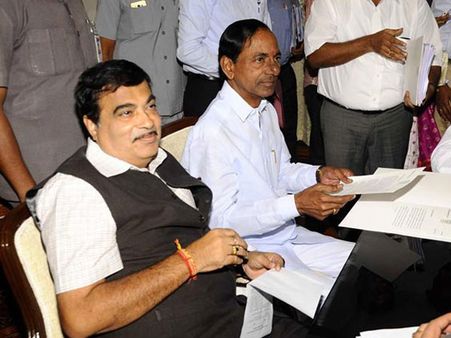 గడ్కరీని గుర్తుంచుకుంటుంది: చప్పట్లు కొట్టించి బిజెపి నేతకు కెసిఆర్ ప్రశంస