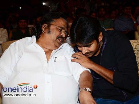 పవన్ కళ్యాణ్‌కు చెక్: దాసరికి జగన్ బంపర్ ఆఫర్