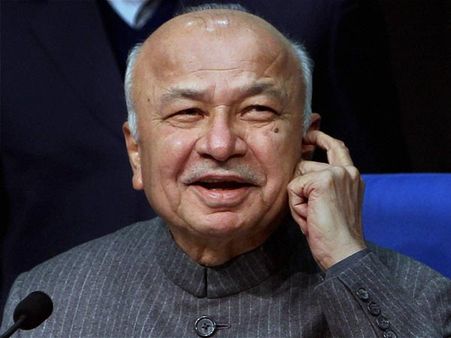 మీరు వస్తేనే: పఠాన్‌కోట్ దాడిపై మోడీకి షిండే నిలదీత