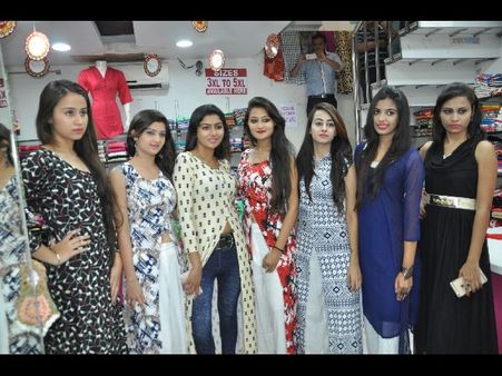 వీరిలో ఒకరే 'మిస్ ట్విన్ సిటీస్' బ్యూటీ(ఫోటోలు)