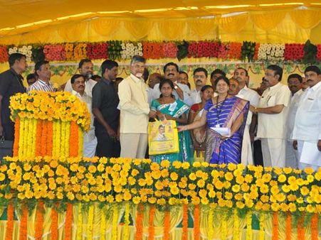 'కడప'లో చిన్న ఆశ: జగన్‌పై కౌంటర్ వేసి నవ్వించిన బాబు(పిక్చర్స్)