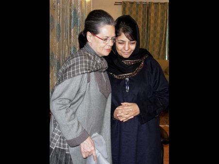 కాశ్మీర్‌లో షరతుల వేడి: పిడిపి వర్సెస్ బిజెపి(పిక్చర్స్)