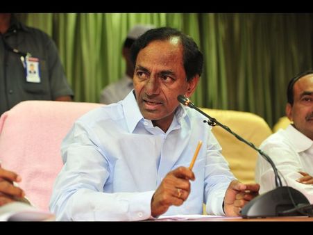 అరుదైన ఘట్టం: తాను చదువుకున్న బడికి సీఎం హోదాలో కేసీఆర్ శంకుస్థాపన