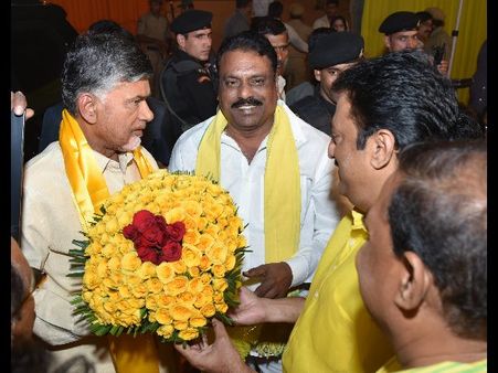 మర్మమేమిటో?: కెసిఆర్‌ను పక్కన పెట్టిన చంద్రబాబు