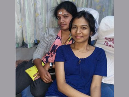 రియల్ స్టోరీ: వైద్య పరికరాలు లేకున్నా ప్రమాద బాధితుడిని కాపాడిన వైద్యులు