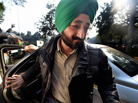 ఉగ్రదాడి: చైనా వైర్ లెస్ సెట్ సీజ్ (ఫోటోలు)