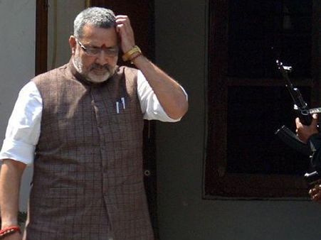 కేంద్రమంత్రి కనబడుటలేదు!: వెలసిన పోస్టర్లు