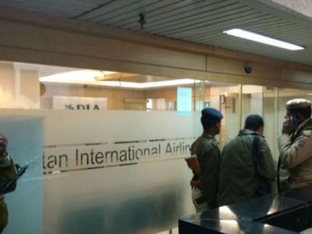 ఢిల్లీలోని పాకిస్తాన్ ఎయిర్ లైన్స్ ఆఫీస్ పైన దాడి