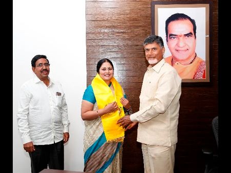 జయసుధ సైకిలెక్కడం వెనుక... కార్తిక రెడ్డి!: ఏ రాష్ట్ర టిడిపిలో అంటే.. (పిక్చర్స్)