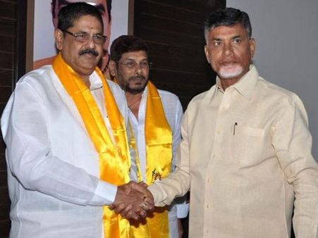 చంద్రబాబు ఎదుటే.. ఆనం బ్రదర్స్‌కి సోమిరెడ్డి చురకలు: ఎవరికి షాక్?