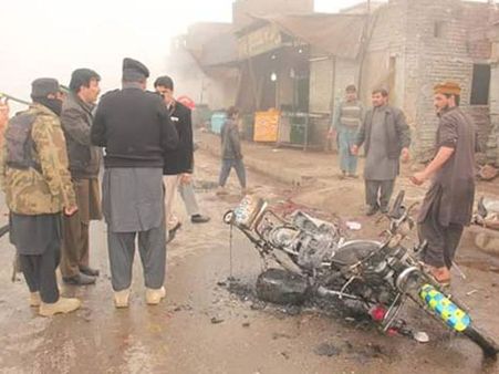 పెషావర్‌లో పేలుడు: జర్నలిస్టుతోపాటు 11మంది మృతి