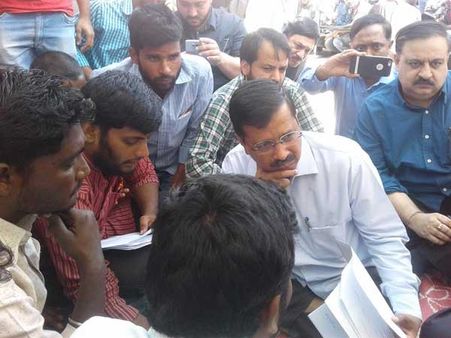 ఢిల్లీ కాల్ రికార్డ్‌లు తీయండి, మోడీ! విద్యార్థులతో వద్దు: స్మృతిని టార్గెట్ చేసిన కేజ్రీ