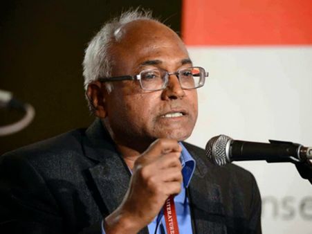 తండ్రి ఎక్కడి నుంచి వచ్చాడు: రోహిత్ కులంపై ప్రొఫెసర్ సంచలన వ్యాఖ్య