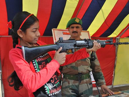 ఆకట్టుకున్న ఆర్మీ ఆయుధాల ప్రదర్శన (ఫోటోలు)