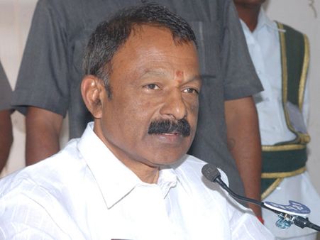 ముద్రగడ 'కాపు' ఫైట్‌కు జగన్ మద్దతు: రంగంలోకి కాంగ్రెస్, బాబుకు చిక్కు