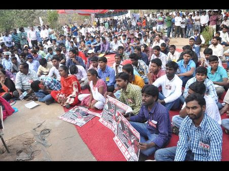 చనిపోతే తీర్థయాత్రలకు వెళ్లినట్లు వెళ్తారా: వెంకయ్య, హెచ్‌సియులో ఇలా.. (పిక్చర్స్)