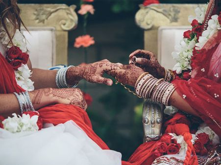 ఇద్దరూ మహిళలే: ఆగ్రాలో సహజీవనం, ఆపై పెళ్లి