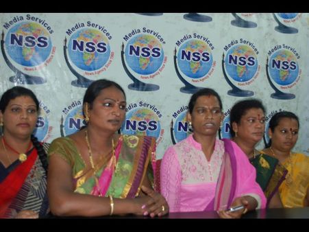 హావేలీ హిజ్రాల దాడులు, రక్షణ కల్పించండి: తెలంగాణ హిజ్రాలు(ఫొటోలు)