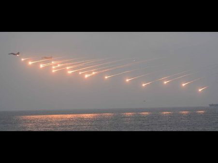 ఐఎఫ్ఆర్: నేవీ చరిత్రలోనే అరుదైన ఘట్టం(ఫోటోలు)