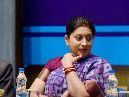 వేముల రోహిత్ ఆత్మహత్యకు కొత్త ట్విస్ట్ ఇచ్చిన స్మృతి ఇరానీ