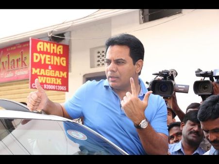 గ్రేటర్ వి'చిత్రం': థియేటర్లు పుల్లు... పోలింగ్ కేంద్రాలు డల్లు