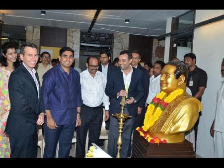 ఉబేర్‌తో చేతులు కలిపిన ఎన్టీఆర్ ట్రస్ట్, భువనేశ్వరి కీ ఇచ్చారు (పిక్చర్స్)