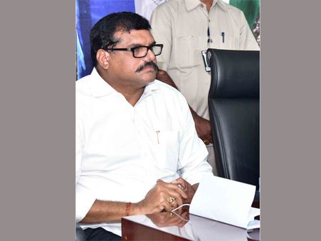 వంగవీటి రంగా హత్యకు కోడెల పన్నాగమని..: బాబుపై దుమ్మెత్తిపోసిన బొత్స