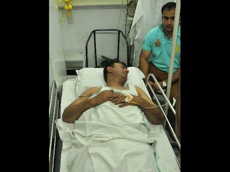 పాతబస్తీ దాడిలో గాయపడిన ఎంబిటి అభ్యర్థి అమ్జాద్ ఇతనే (ఫొటో)