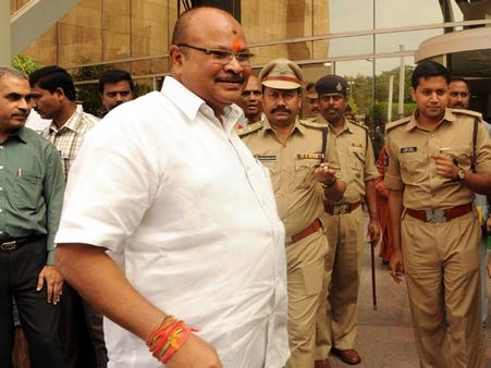 జగన్ పేరు చెప్పి మాపై కేసులా: బాబుపై కన్నా, 'తుని విధ్వంసం వీడియోలు పంపండి'